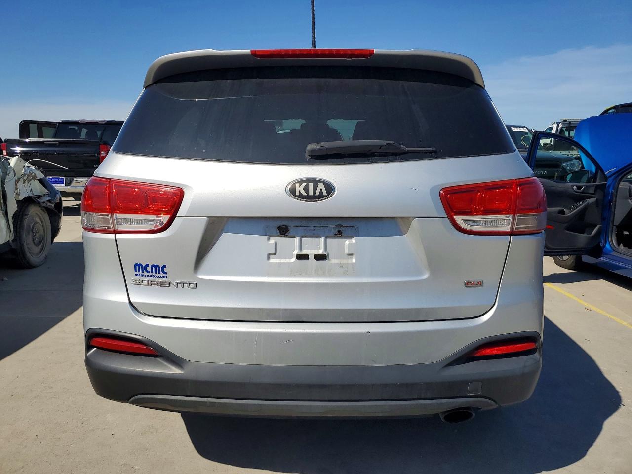 2016 KIA SORENTO L photo 6