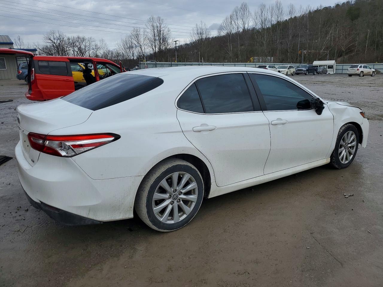 2018 TOYOTA CAMRY L photo 5