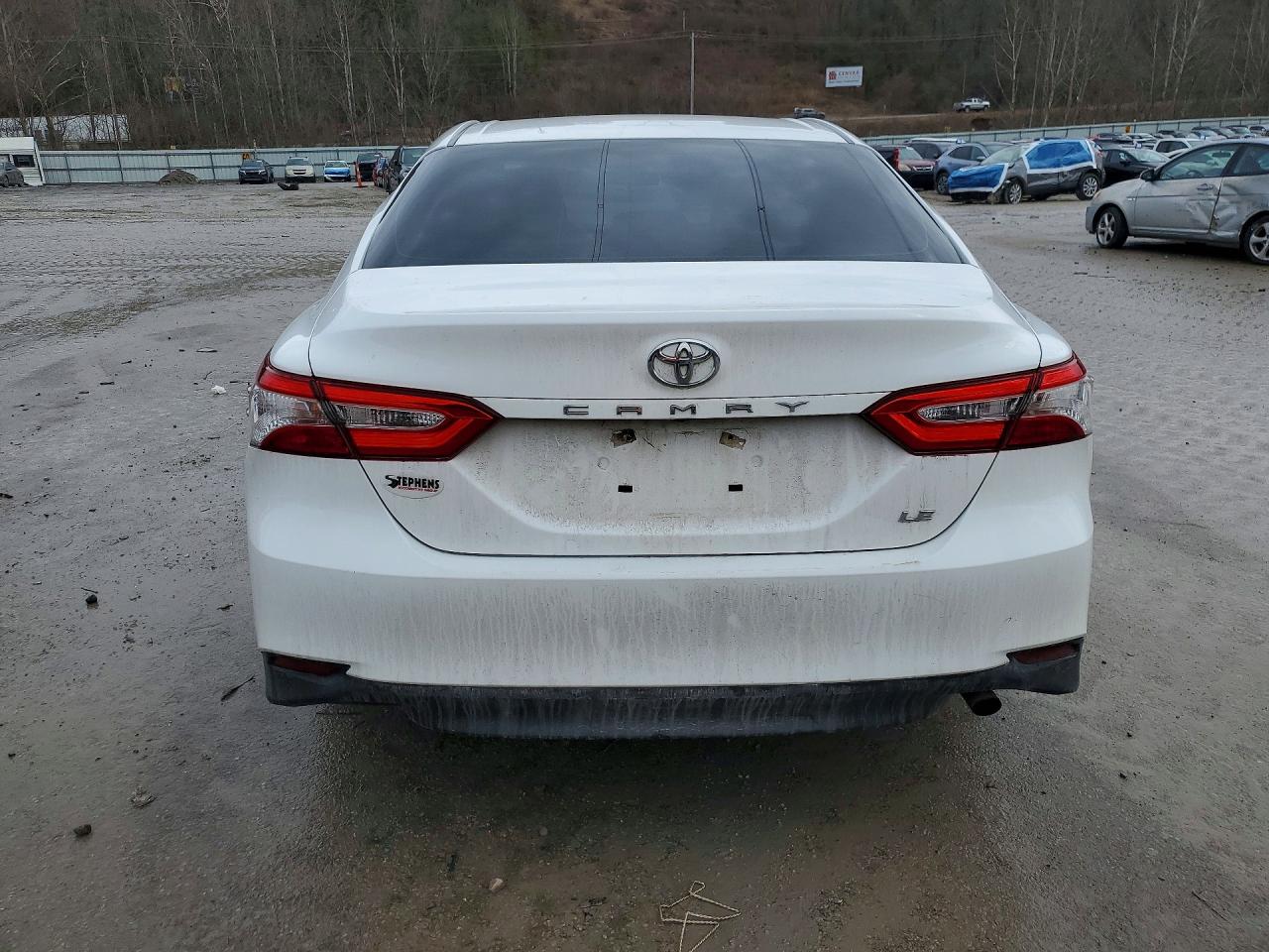 2018 TOYOTA CAMRY L photo 11