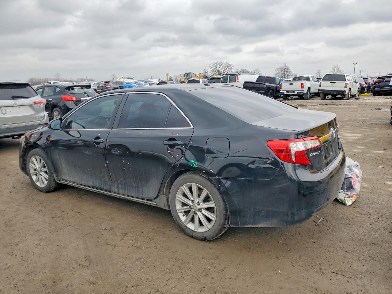 2014 TOYOTA CAMRY L photo 2