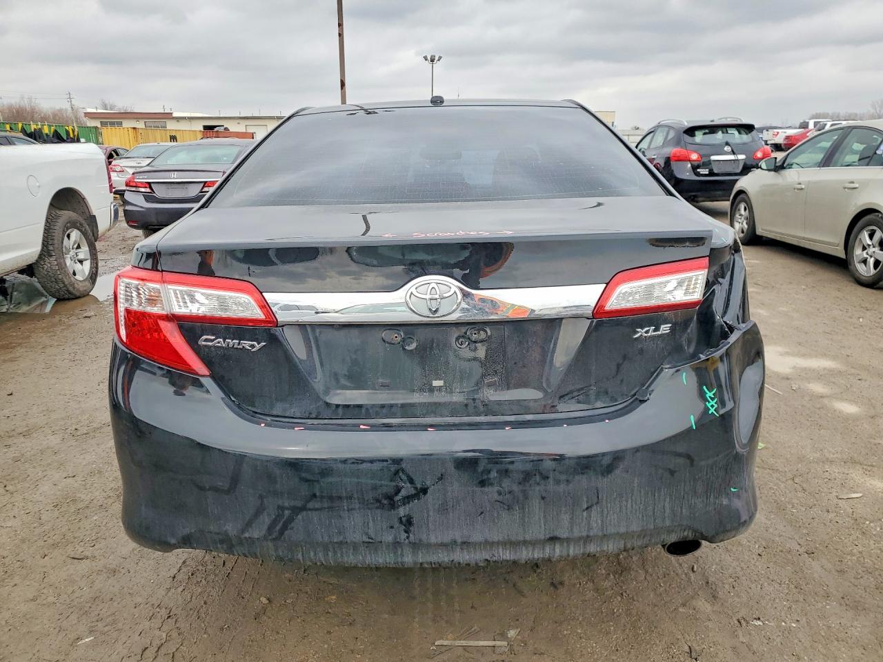 2014 TOYOTA CAMRY L photo 6