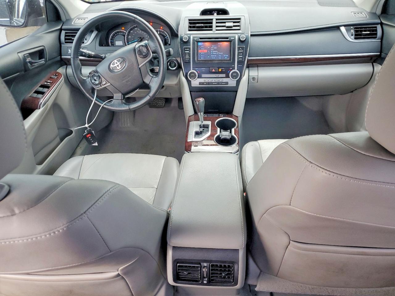 2014 TOYOTA CAMRY L photo 8