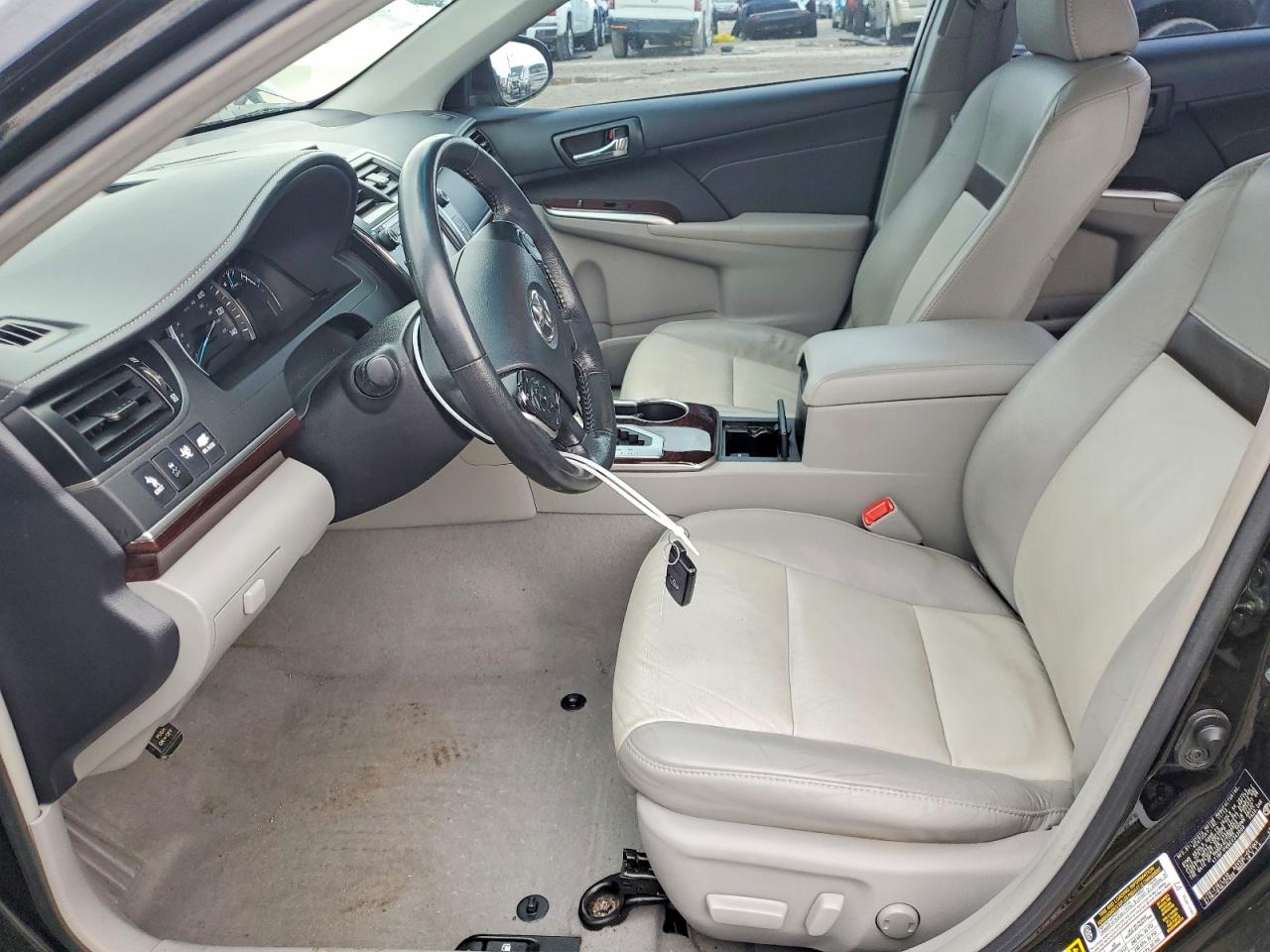 2014 TOYOTA CAMRY L photo 7