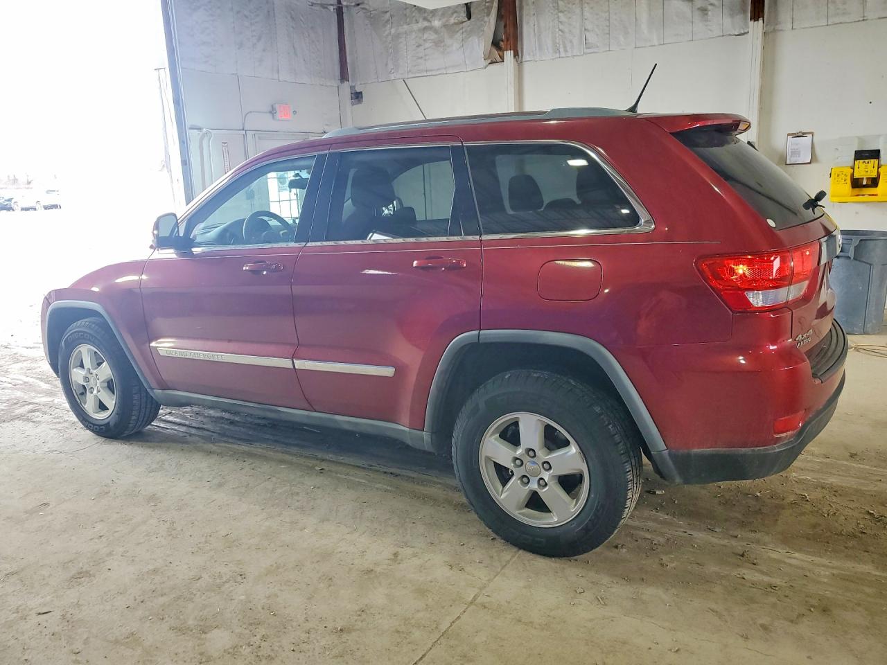 2012 JEEP GRAND CHEROKEE LAREDO photo 3