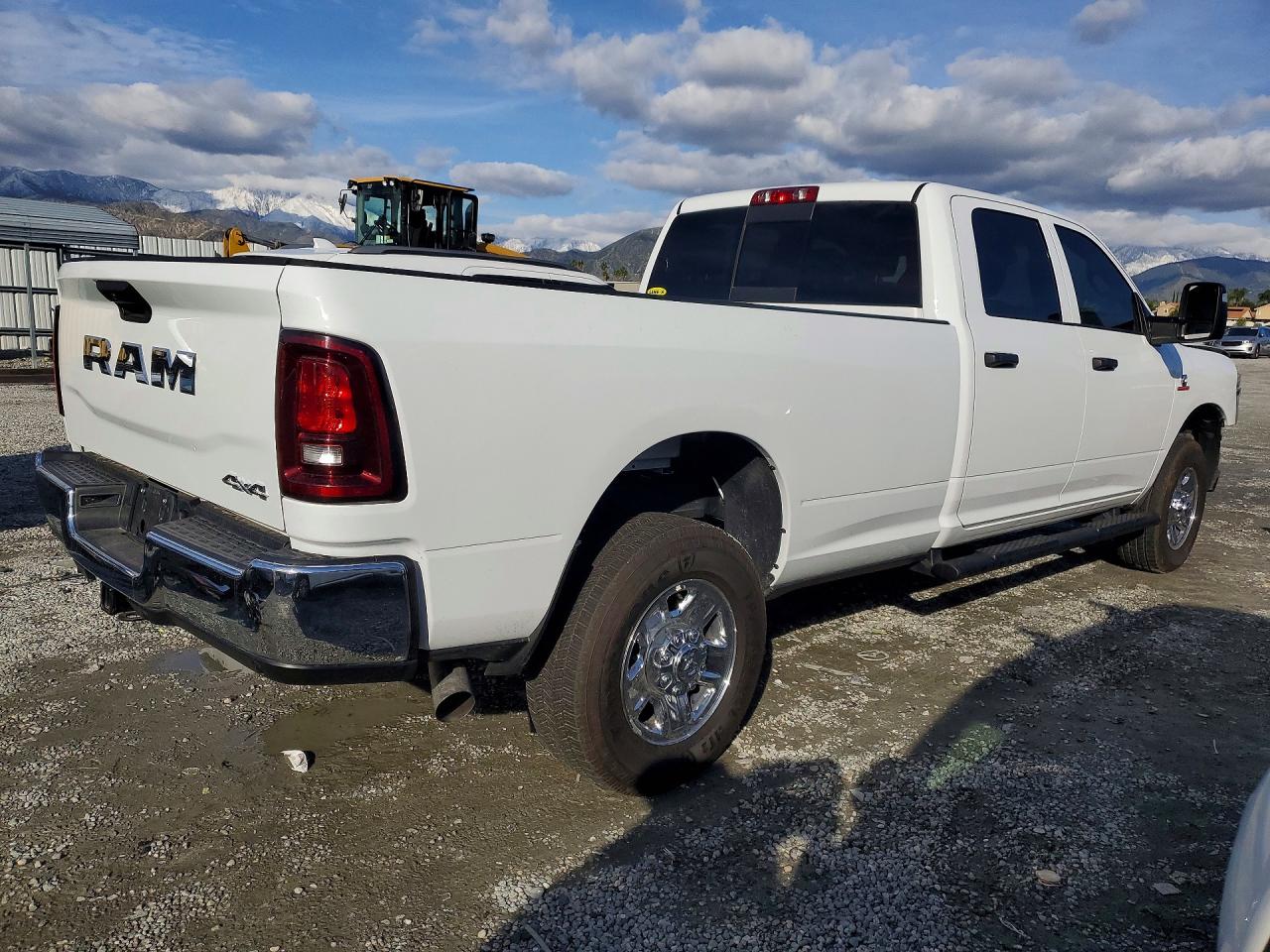 2025 RAM 2500 TRADESMAN photo 3