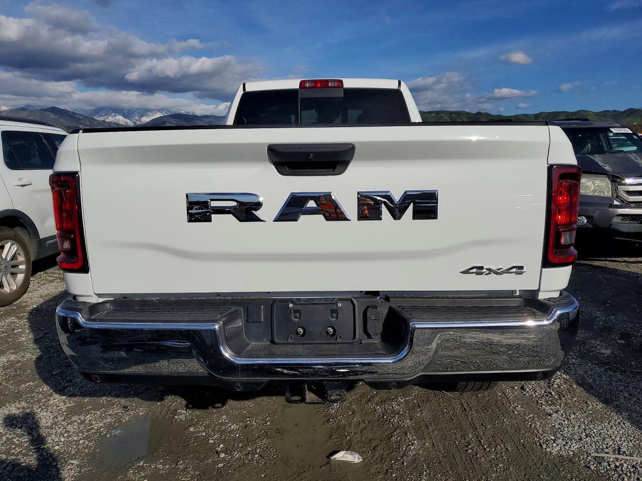 2025 RAM 2500 TRADESMAN photo 6