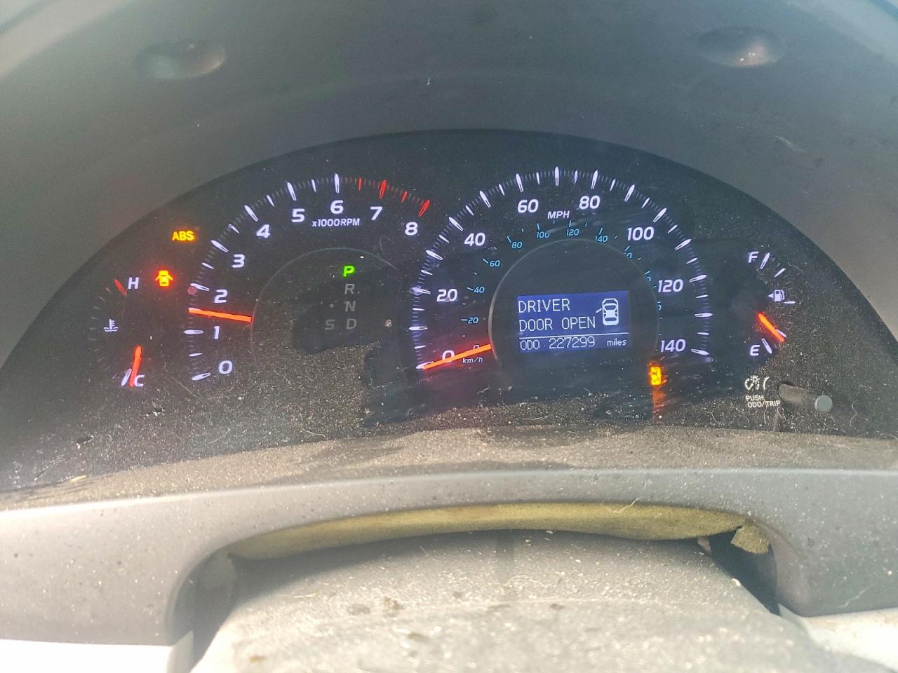 2011 TOYOTA CAMRY XLE photo 9
