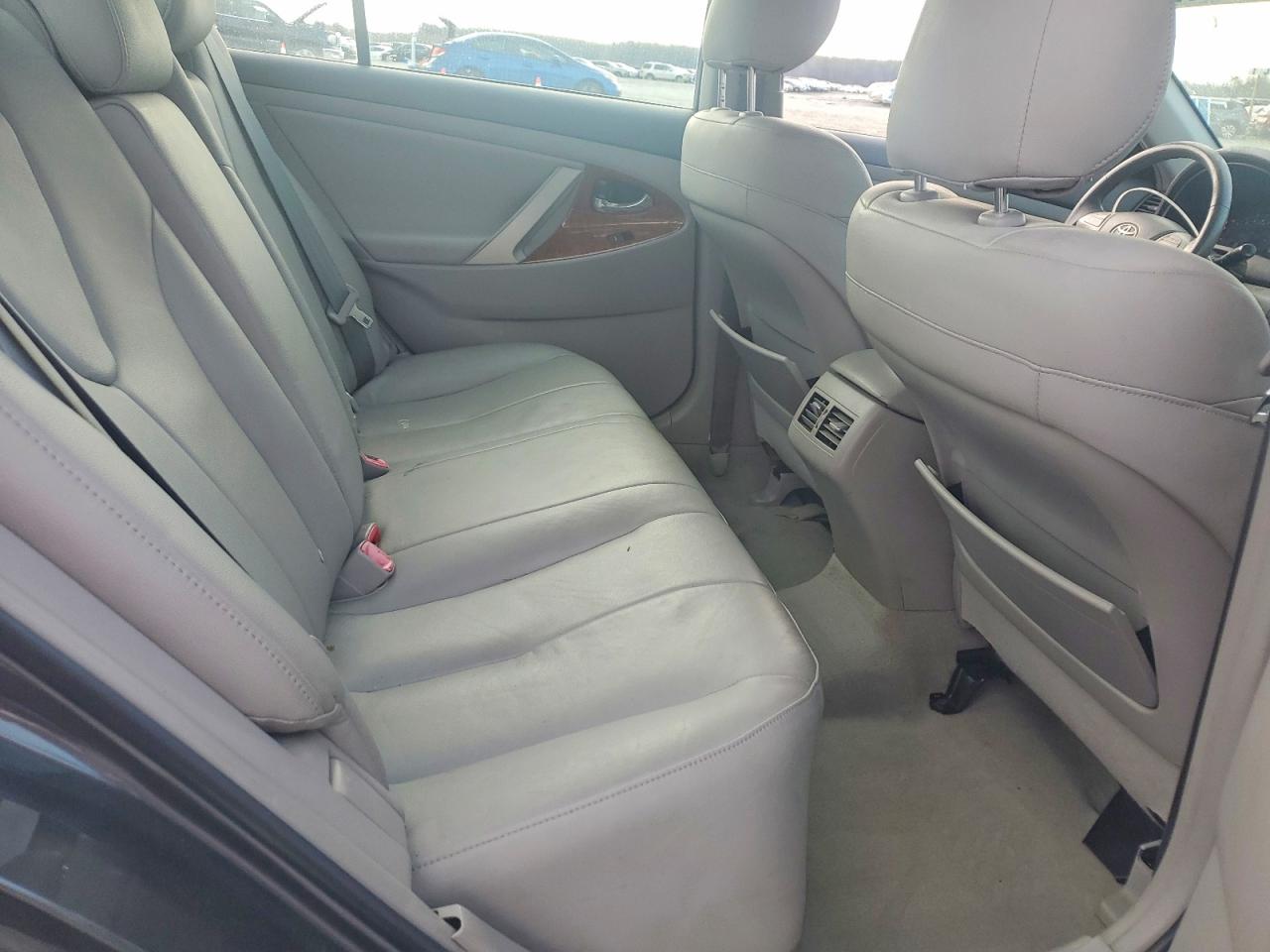 2011 TOYOTA CAMRY XLE photo 10