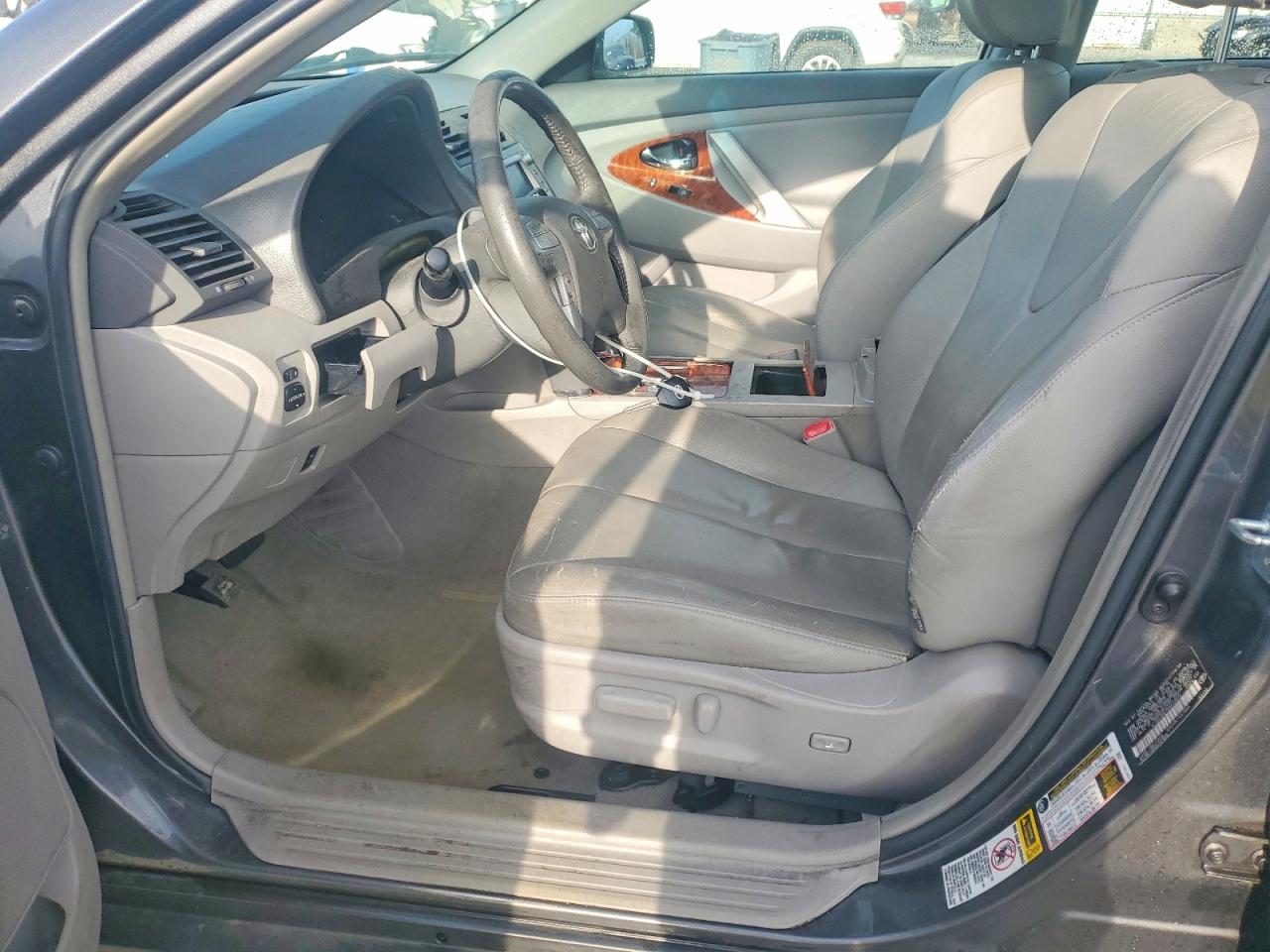 2011 TOYOTA CAMRY XLE photo 7