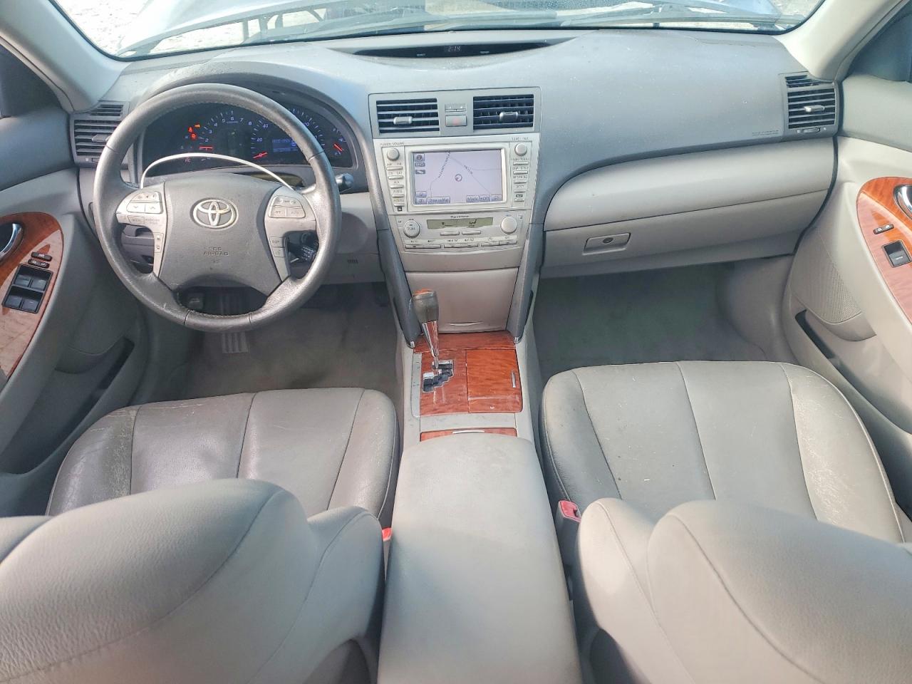2011 TOYOTA CAMRY XLE photo 8