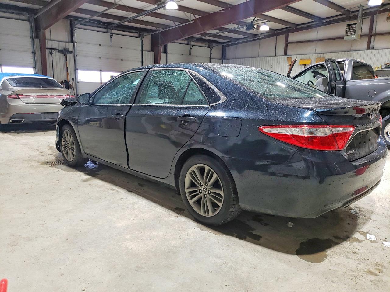 2016 TOYOTA CAMRY LE photo 4