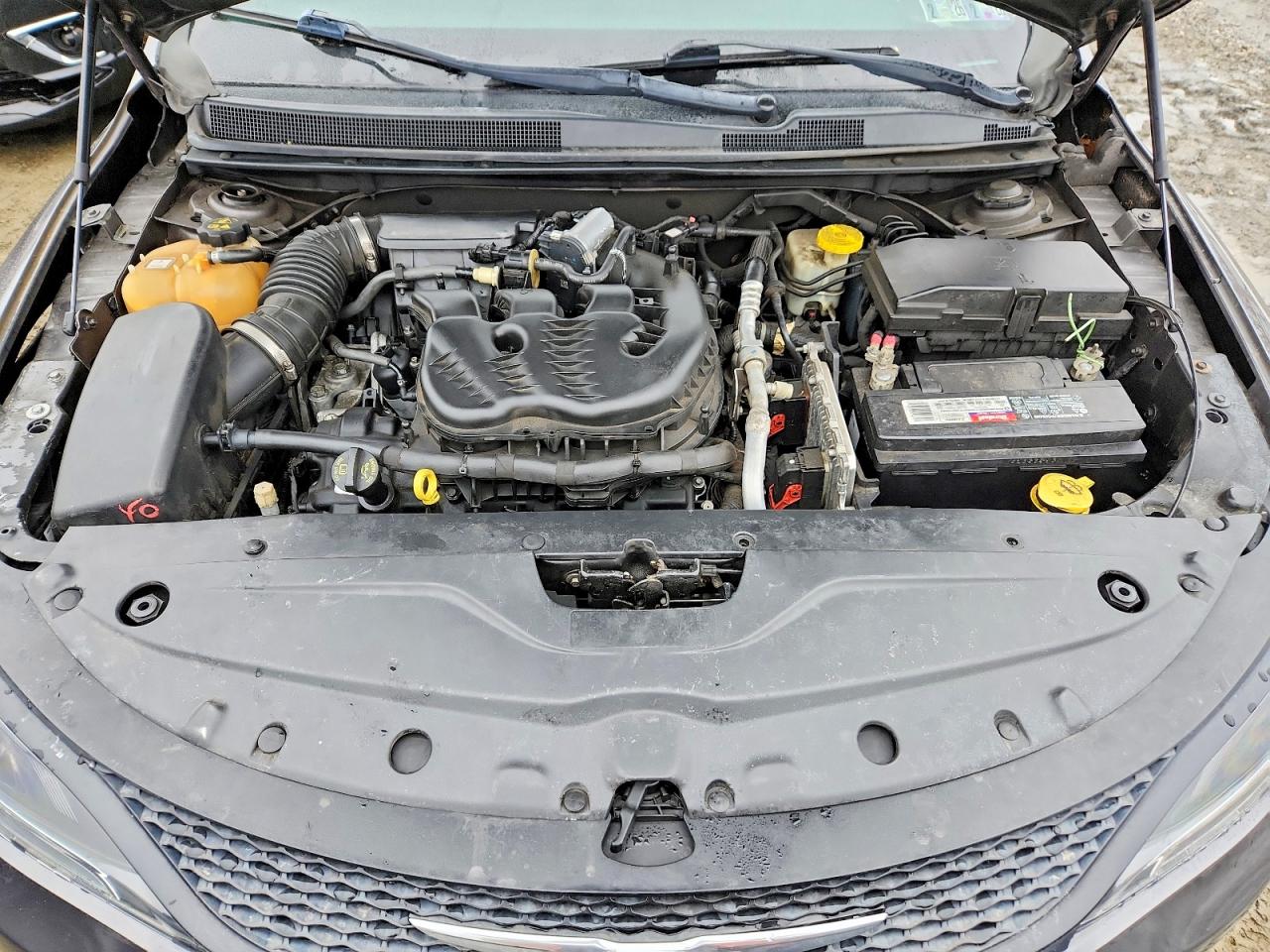2015 CHRYSLER 200 S photo 31