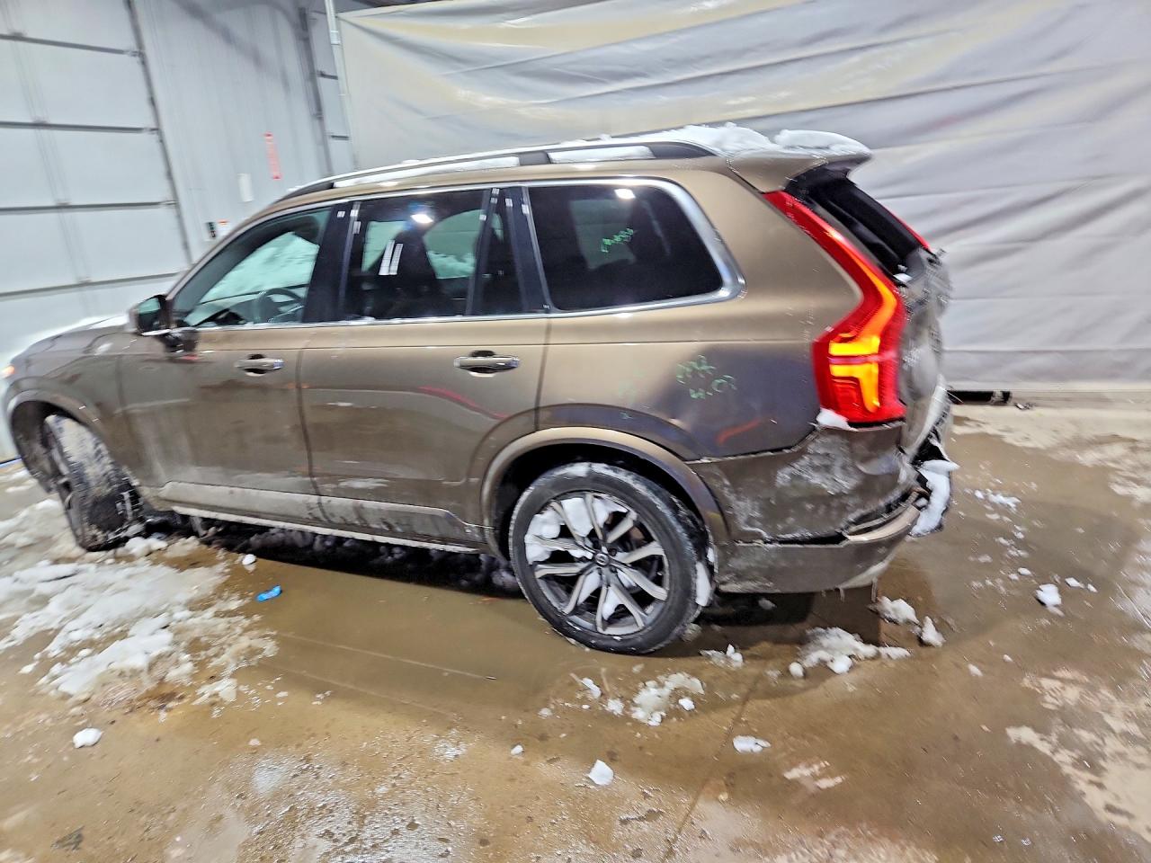 2017 VOLVO XC90 T6 photo 2