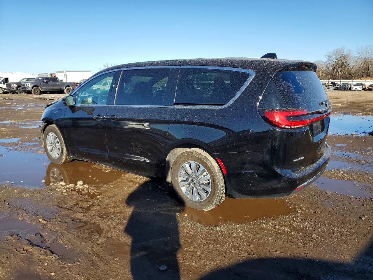 2025 CHRYSLER PACIFICA HYBRID SELECT photo 2