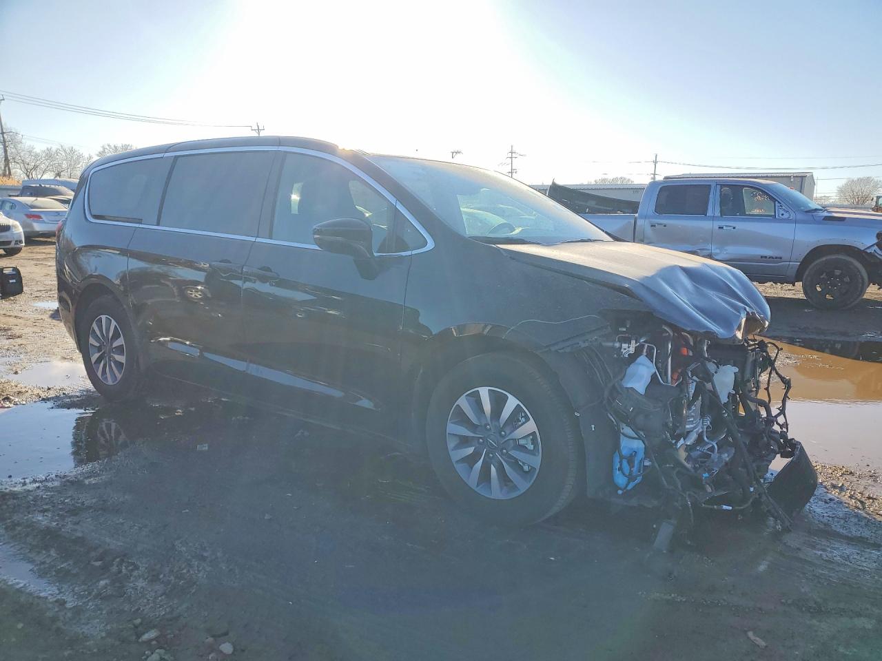 2025 CHRYSLER PACIFICA HYBRID SELECT photo 4