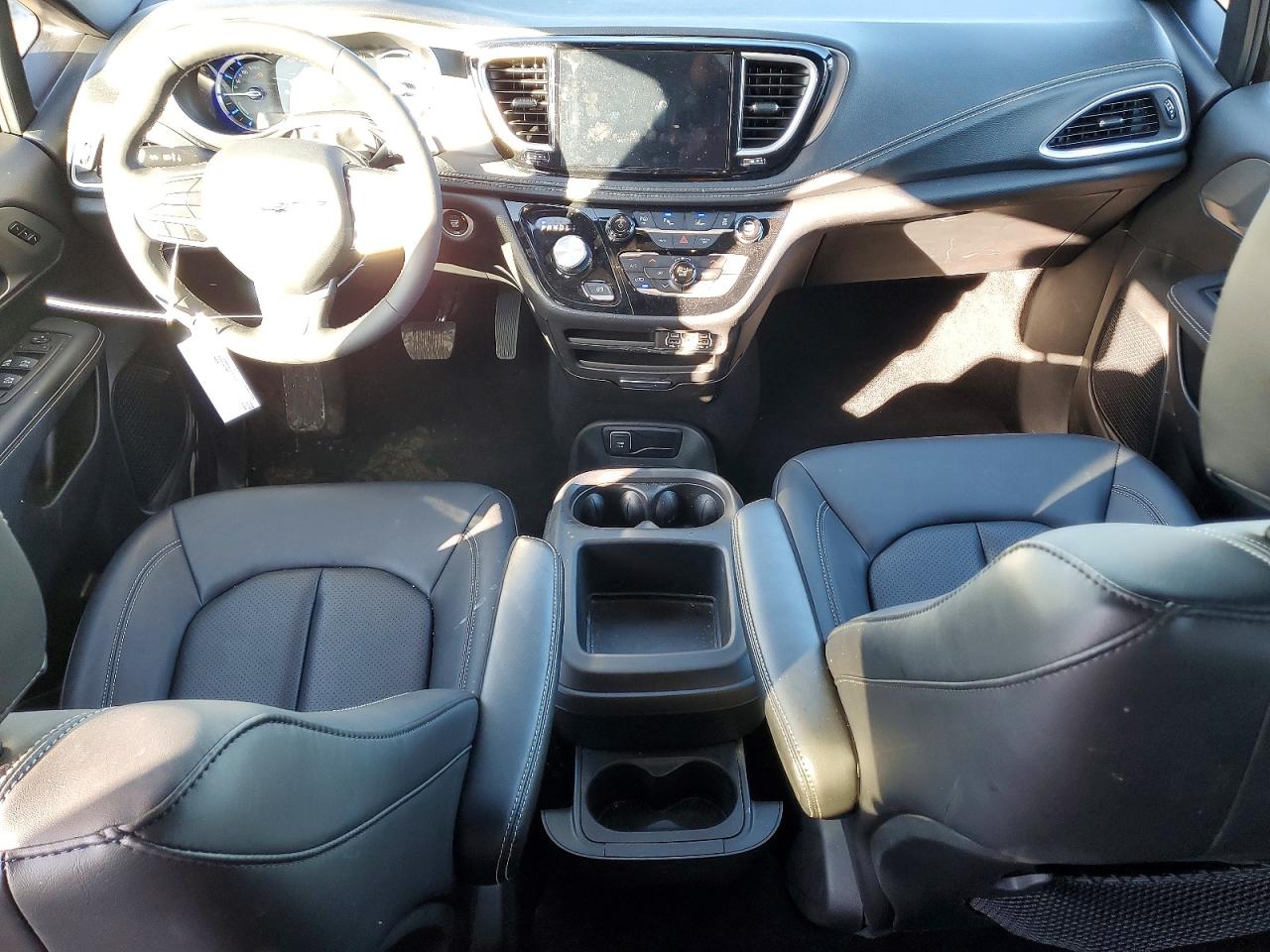 2025 CHRYSLER PACIFICA HYBRID SELECT photo 8