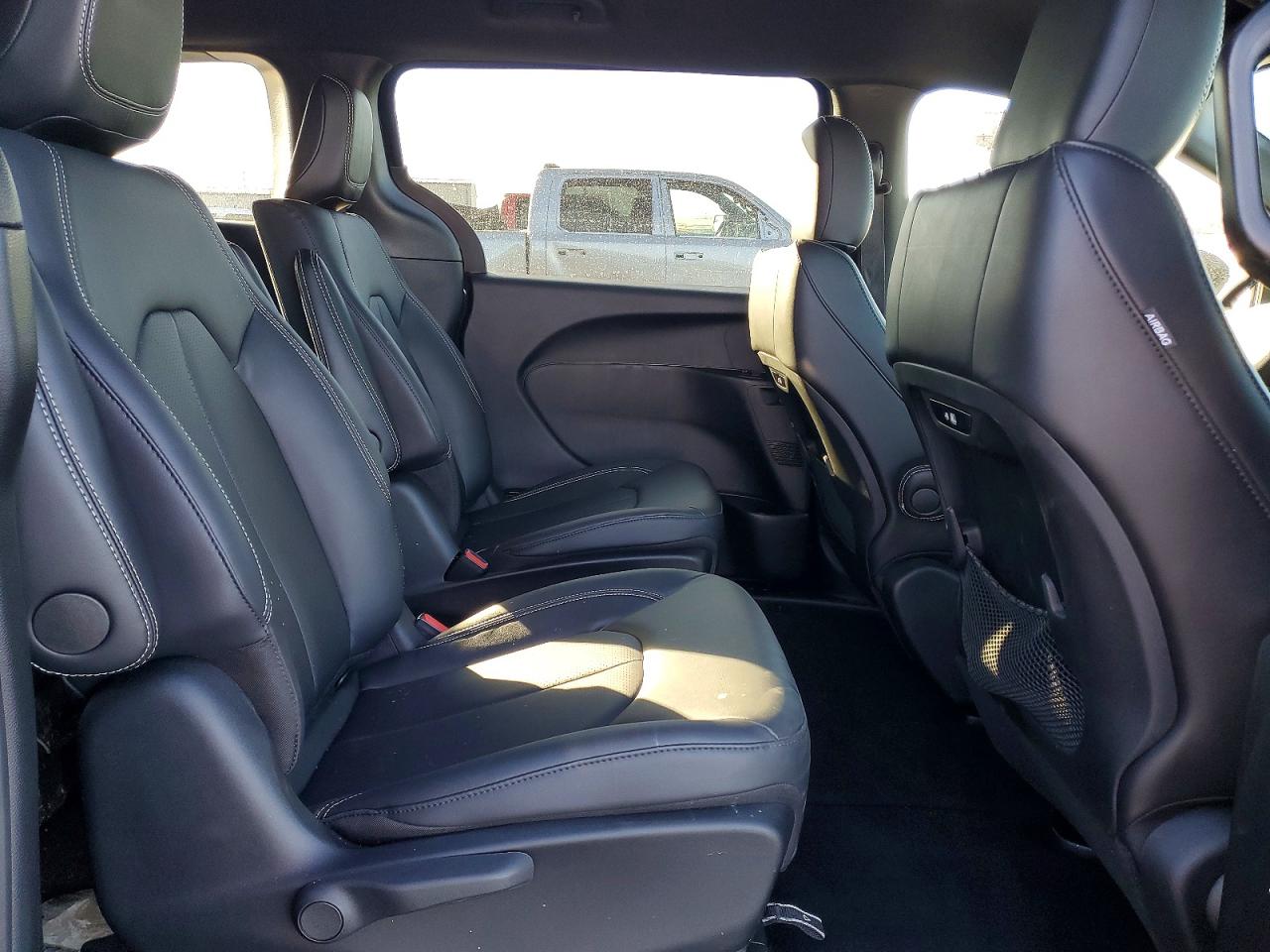 2025 CHRYSLER PACIFICA HYBRID SELECT photo 11