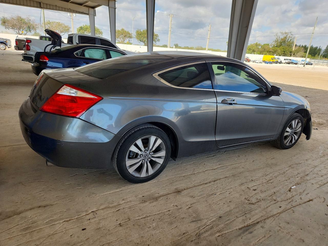 2009 HONDA ACCORD LX photo 3