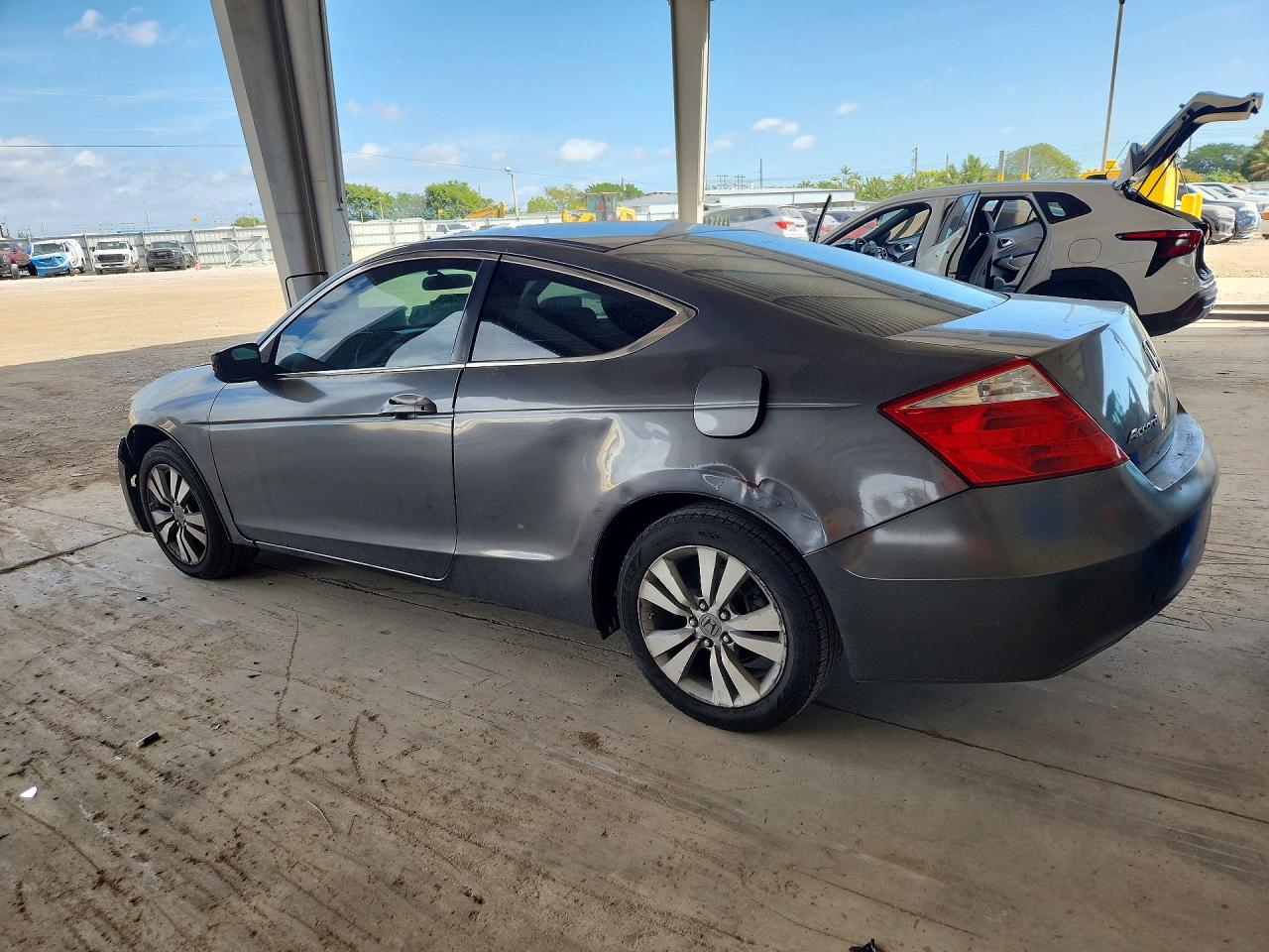 2009 HONDA ACCORD LX photo 2