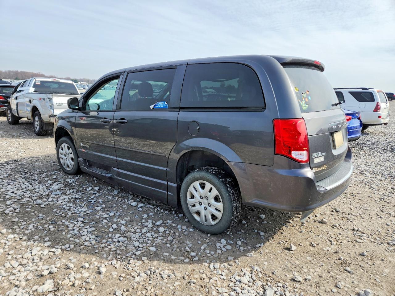 2015 DODGE GRAND CARAVAN SE photo 3