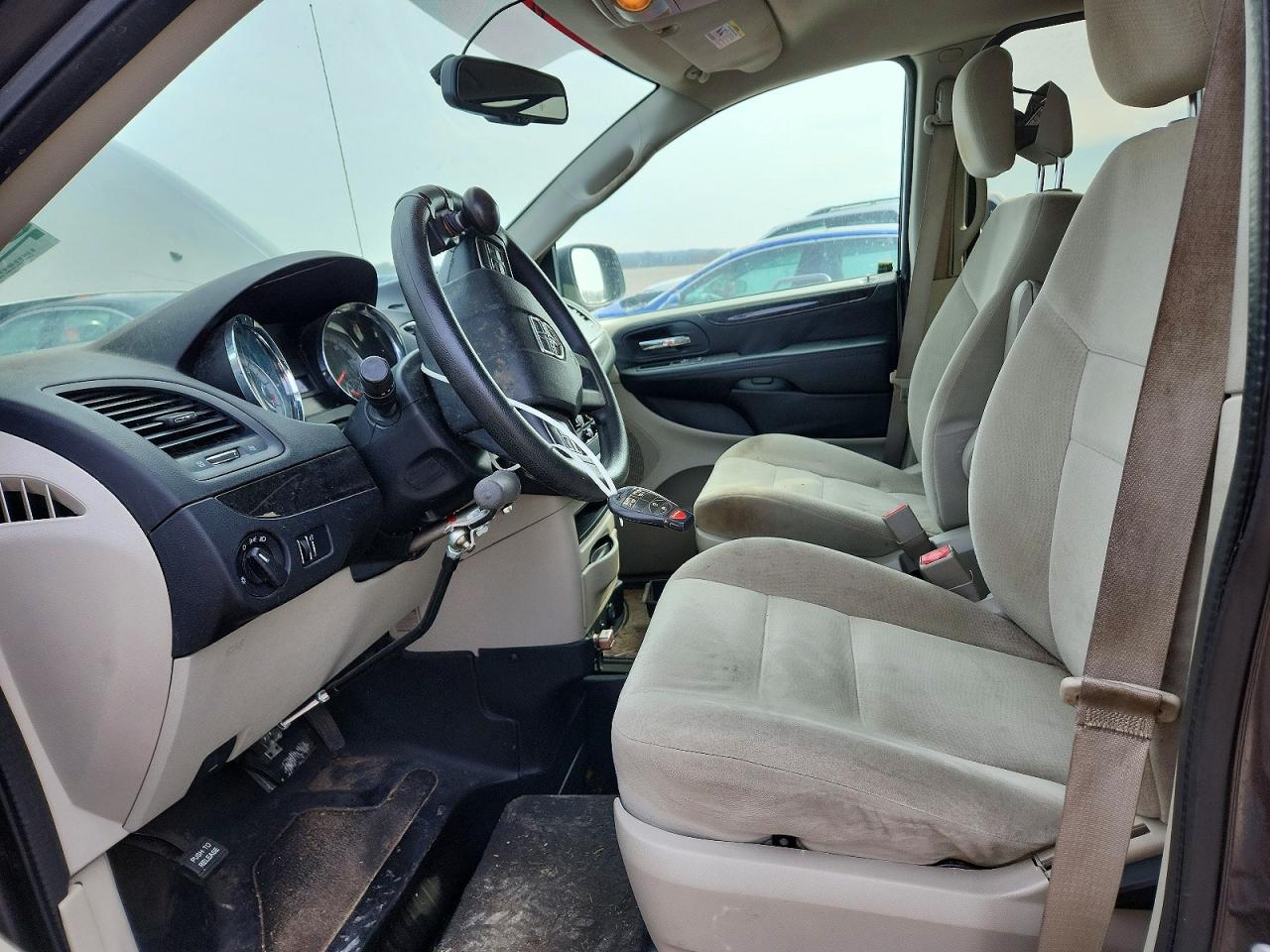 2015 DODGE GRAND CARAVAN SE photo 13