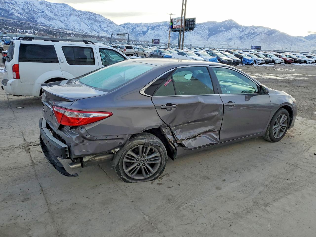 2017 TOYOTA CAMRY LE photo 5