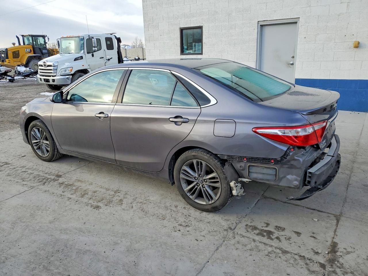 2017 TOYOTA CAMRY LE photo 3