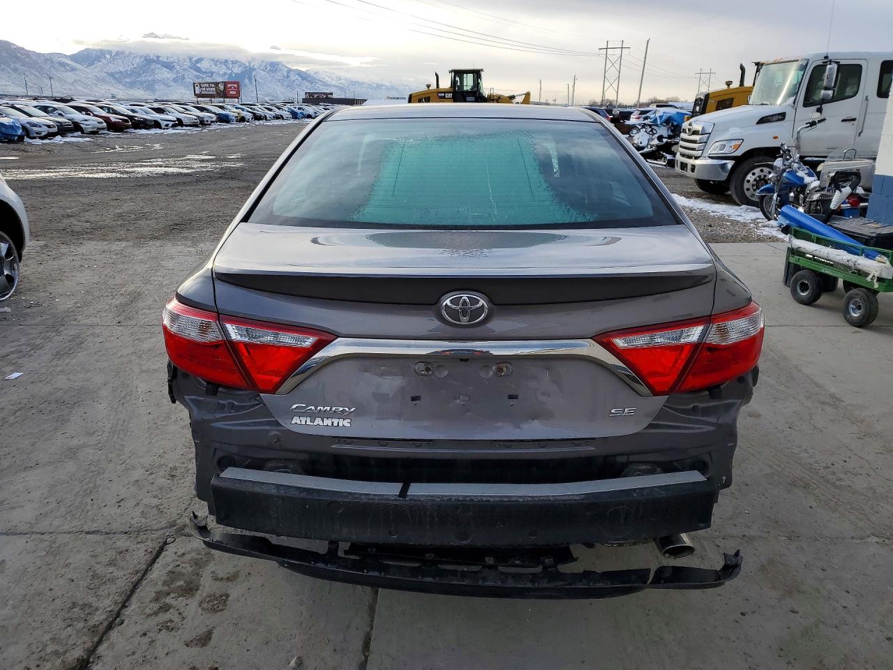 2017 TOYOTA CAMRY LE photo 11