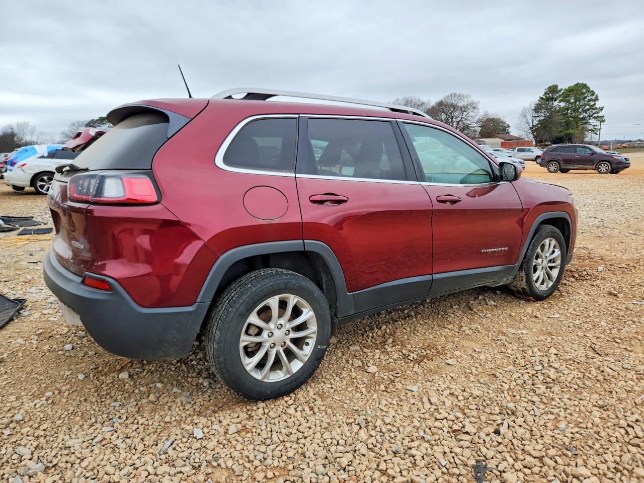 2019 JEEP CHEROKEE LATITUDE photo 3