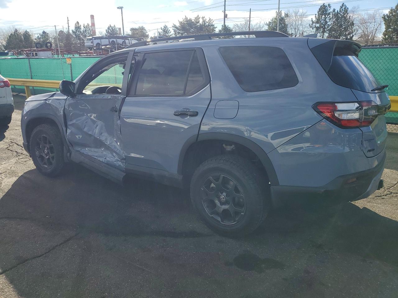 2025 HONDA PILOT TRAILSPORT photo 3
