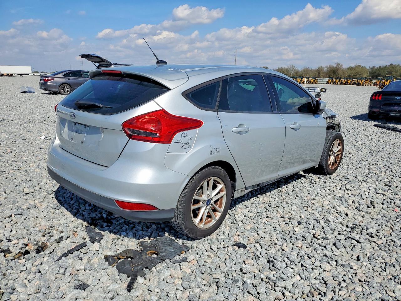 2018 FORD FOCUS SE photo 3