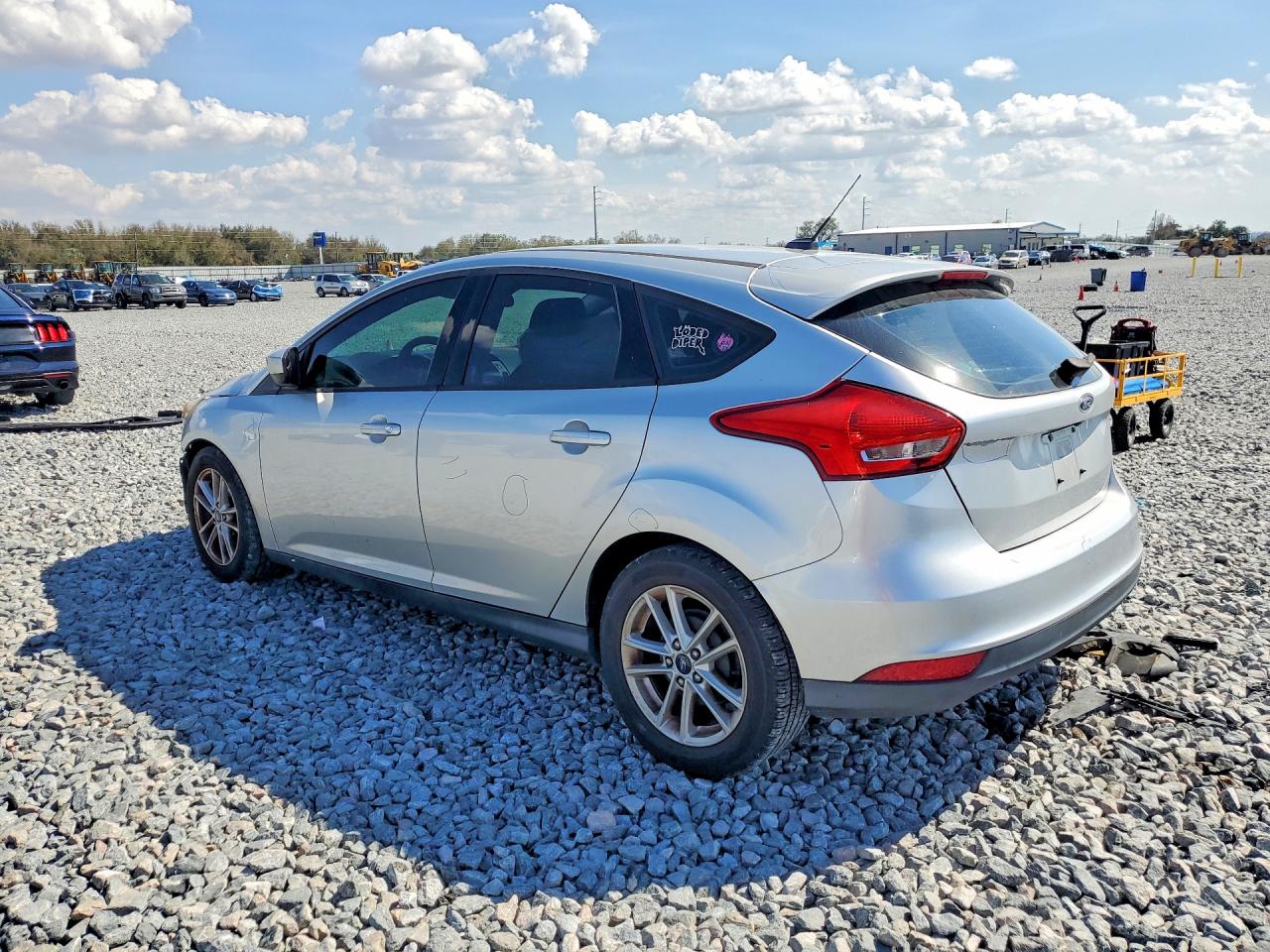 2018 FORD FOCUS SE photo 2