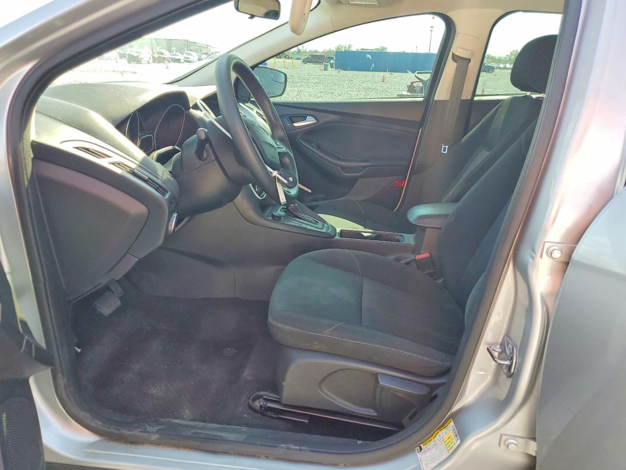 2018 FORD FOCUS SE photo 7