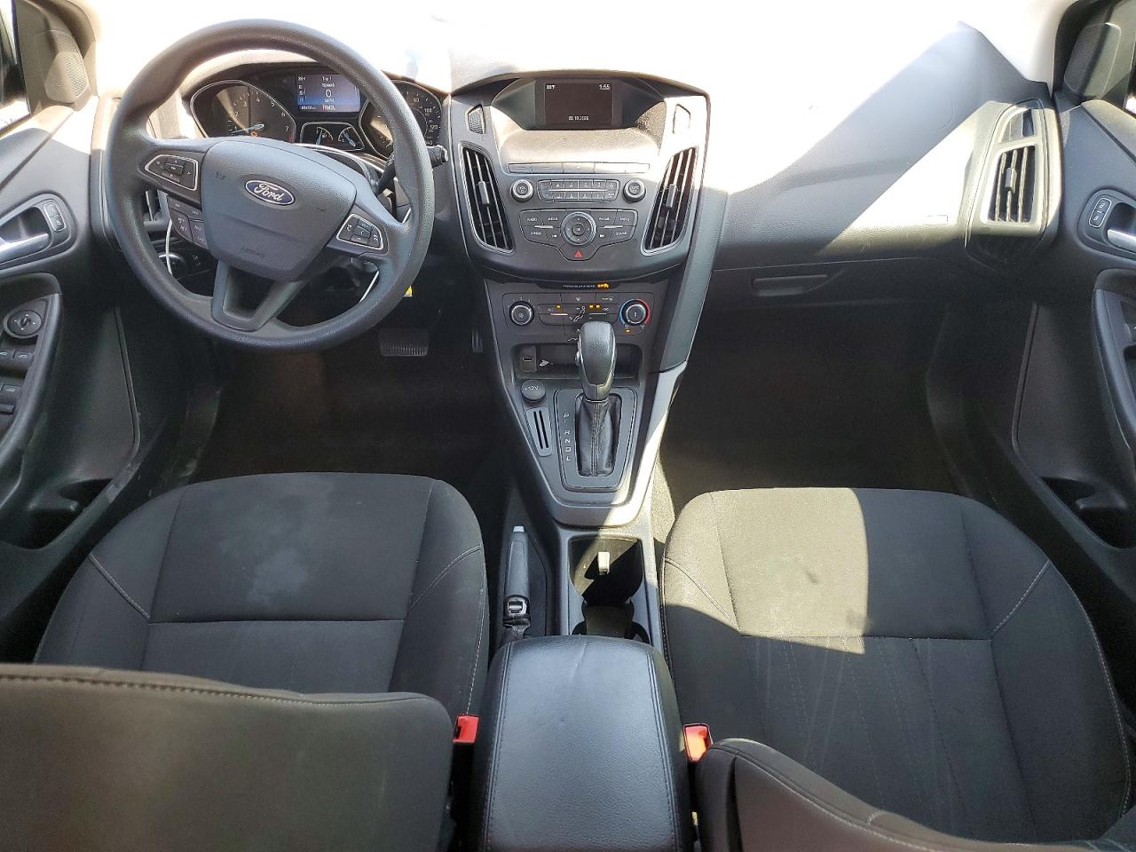 2018 FORD FOCUS SE photo 8