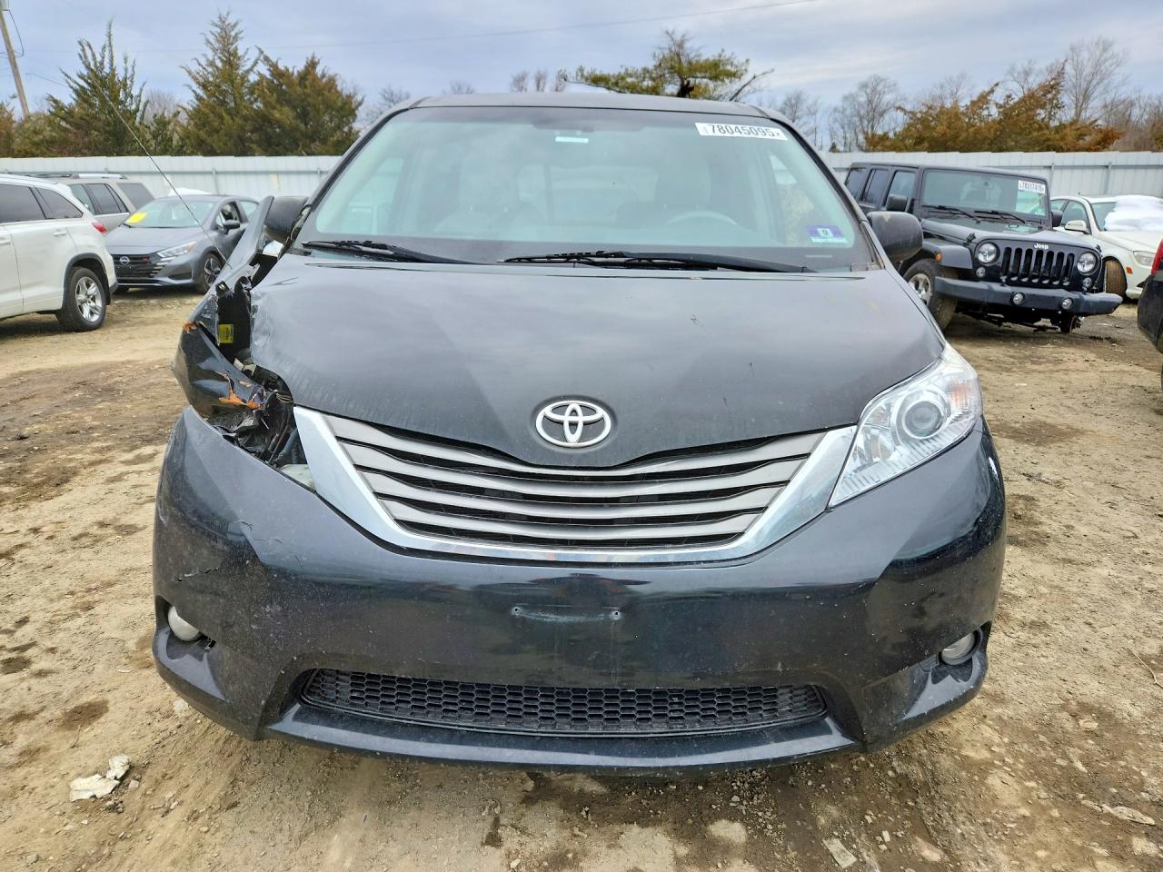2013 TOYOTA SIENNA photo 9