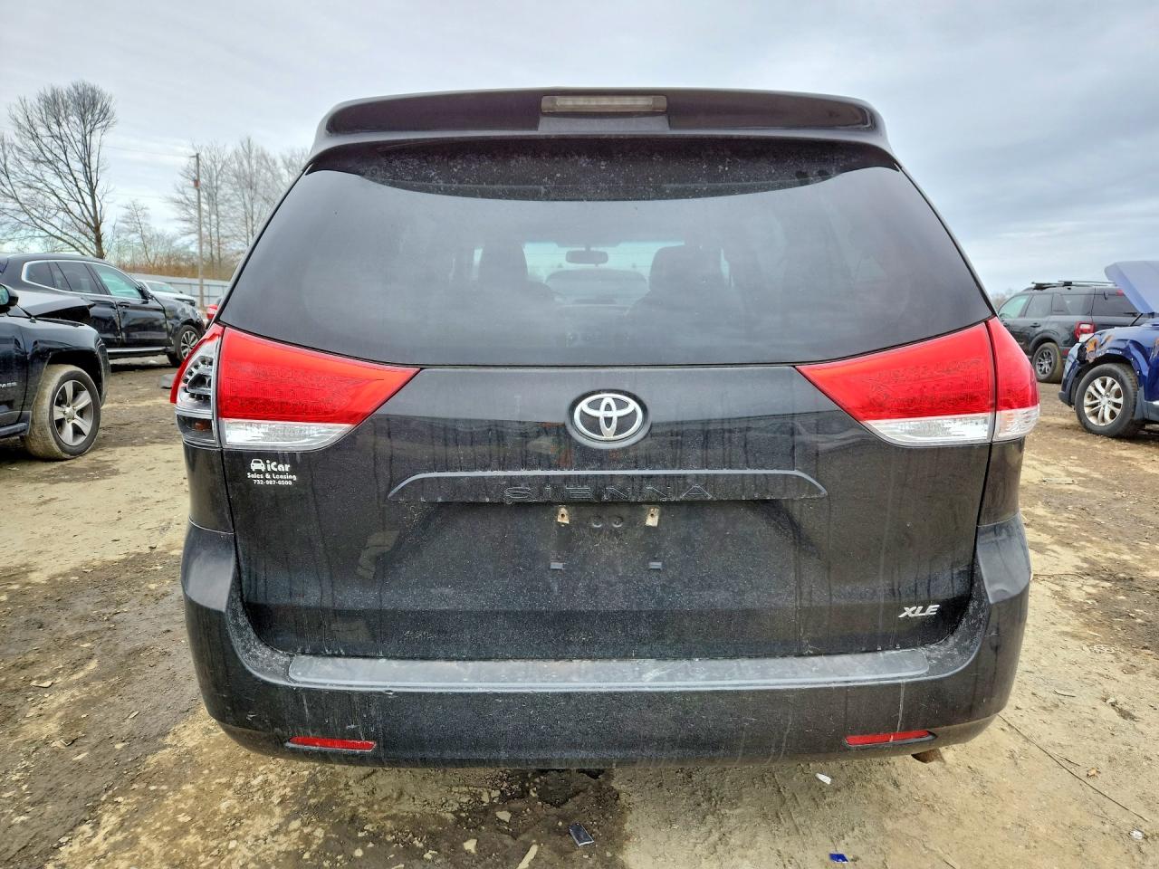 2013 TOYOTA SIENNA photo 11