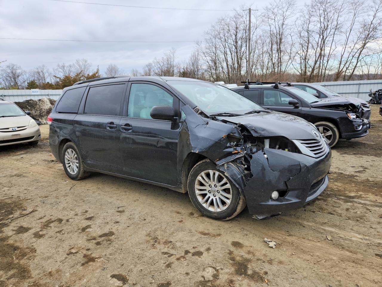 2013 TOYOTA SIENNA photo 7