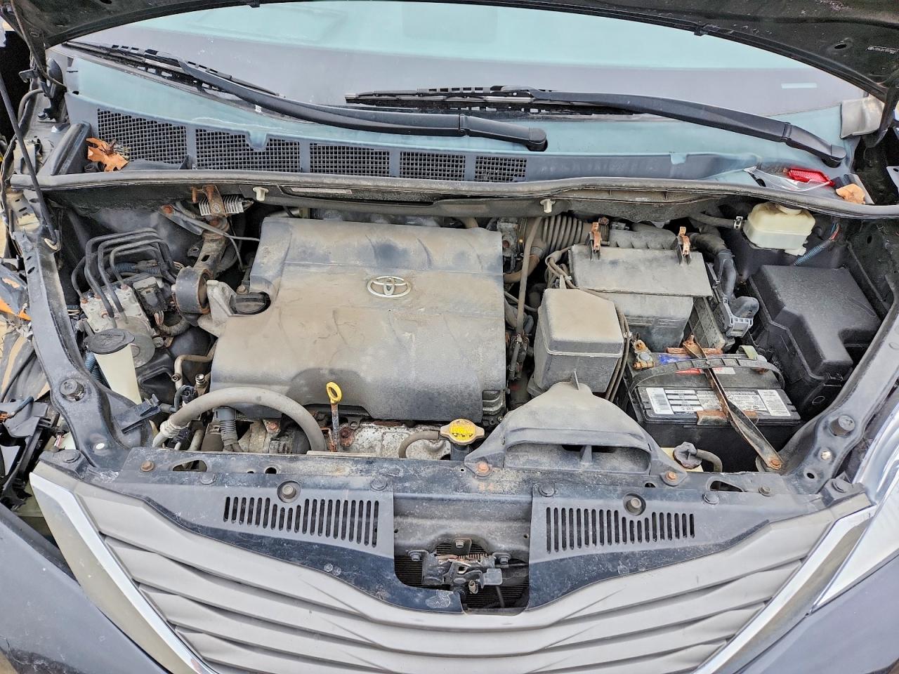 2013 TOYOTA SIENNA photo 23
