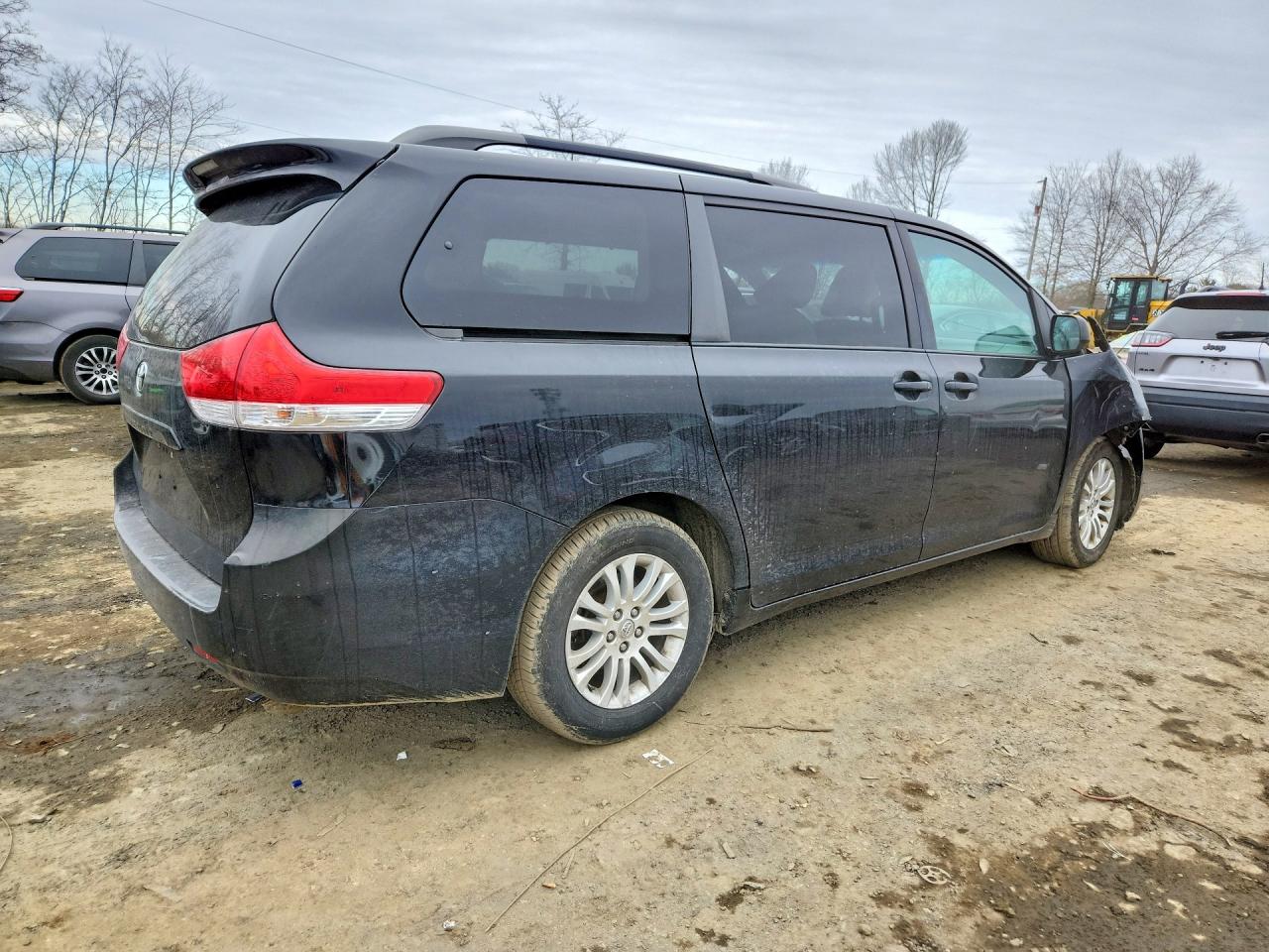 2013 TOYOTA SIENNA photo 5