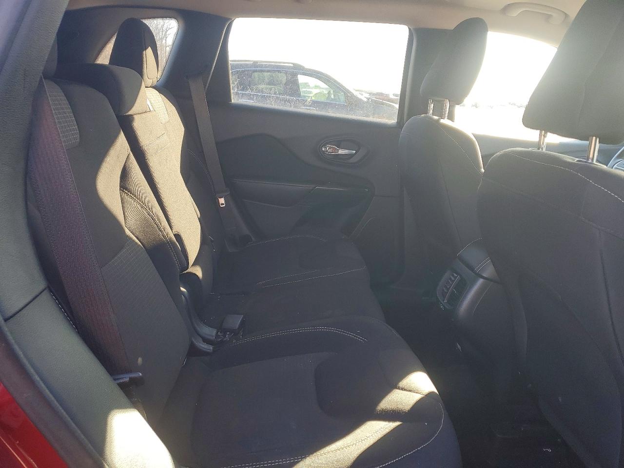 2015 JEEP CHEROKEE LATITUDE photo 11