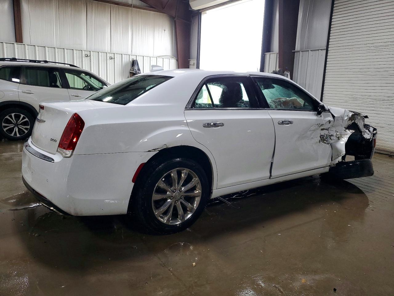 2018 CHRYSLER 300 LIMITED photo 3