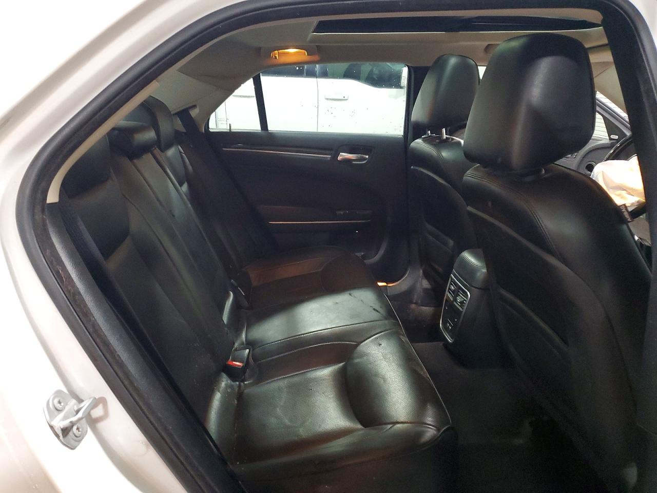 2018 CHRYSLER 300 LIMITED photo 10
