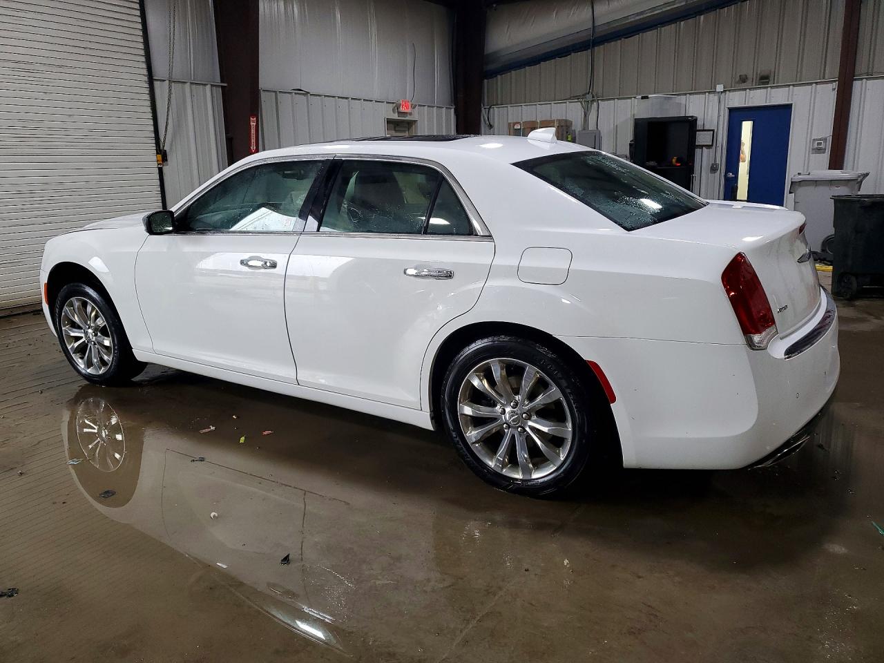 2018 CHRYSLER 300 LIMITED photo 2