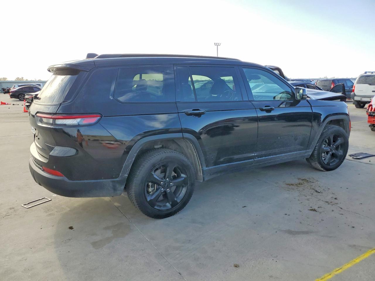 2022 JEEP GRAND CHEROKEE L LAREDO photo 5