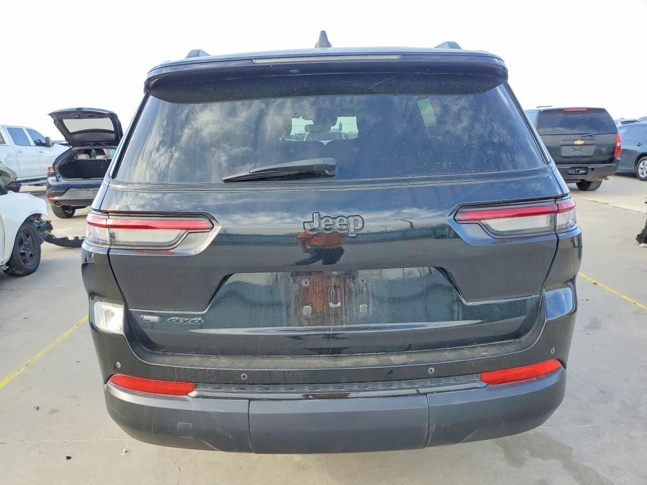 2022 JEEP GRAND CHEROKEE L LAREDO photo 11