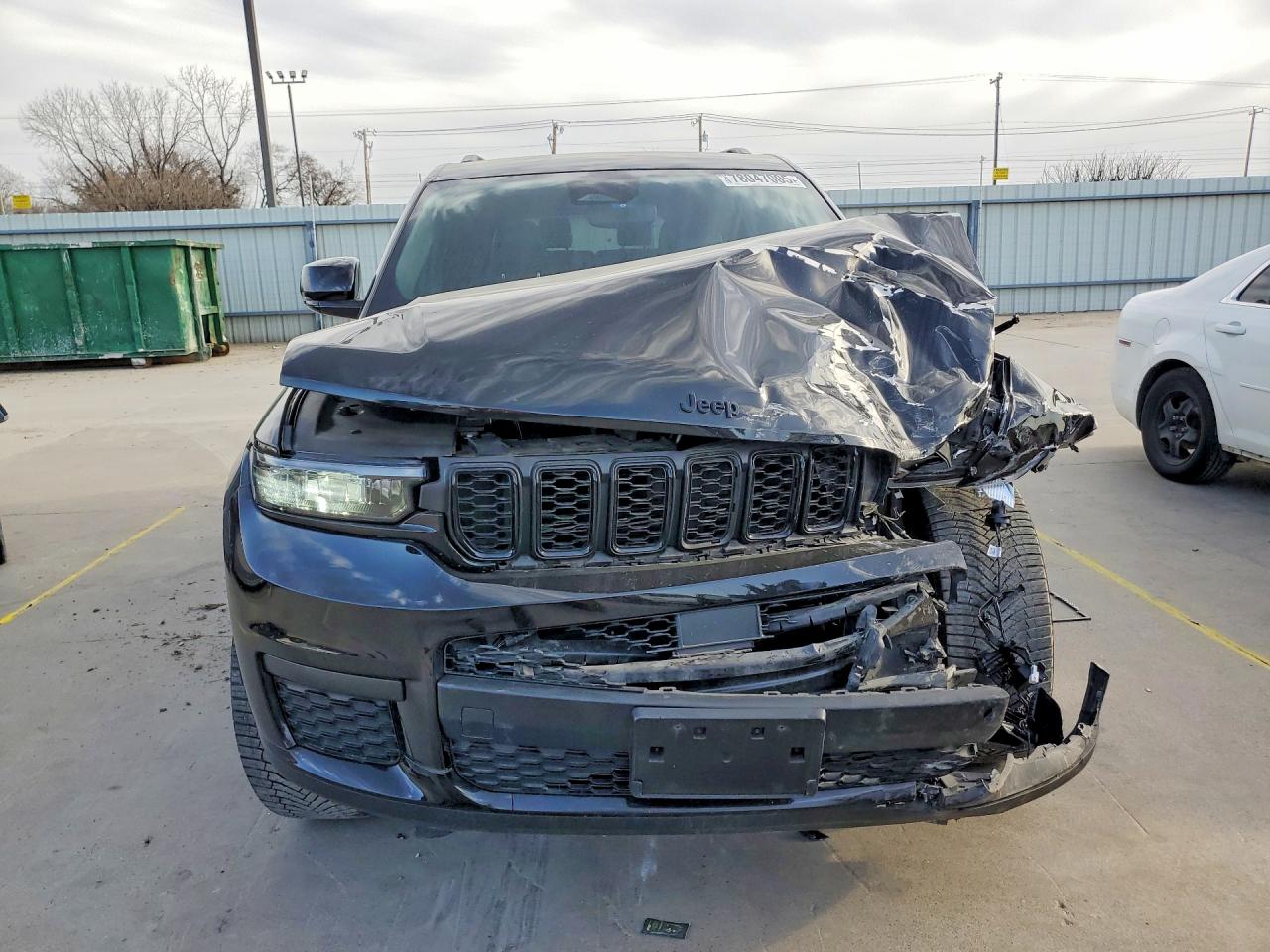 2022 JEEP GRAND CHEROKEE L LAREDO photo 9