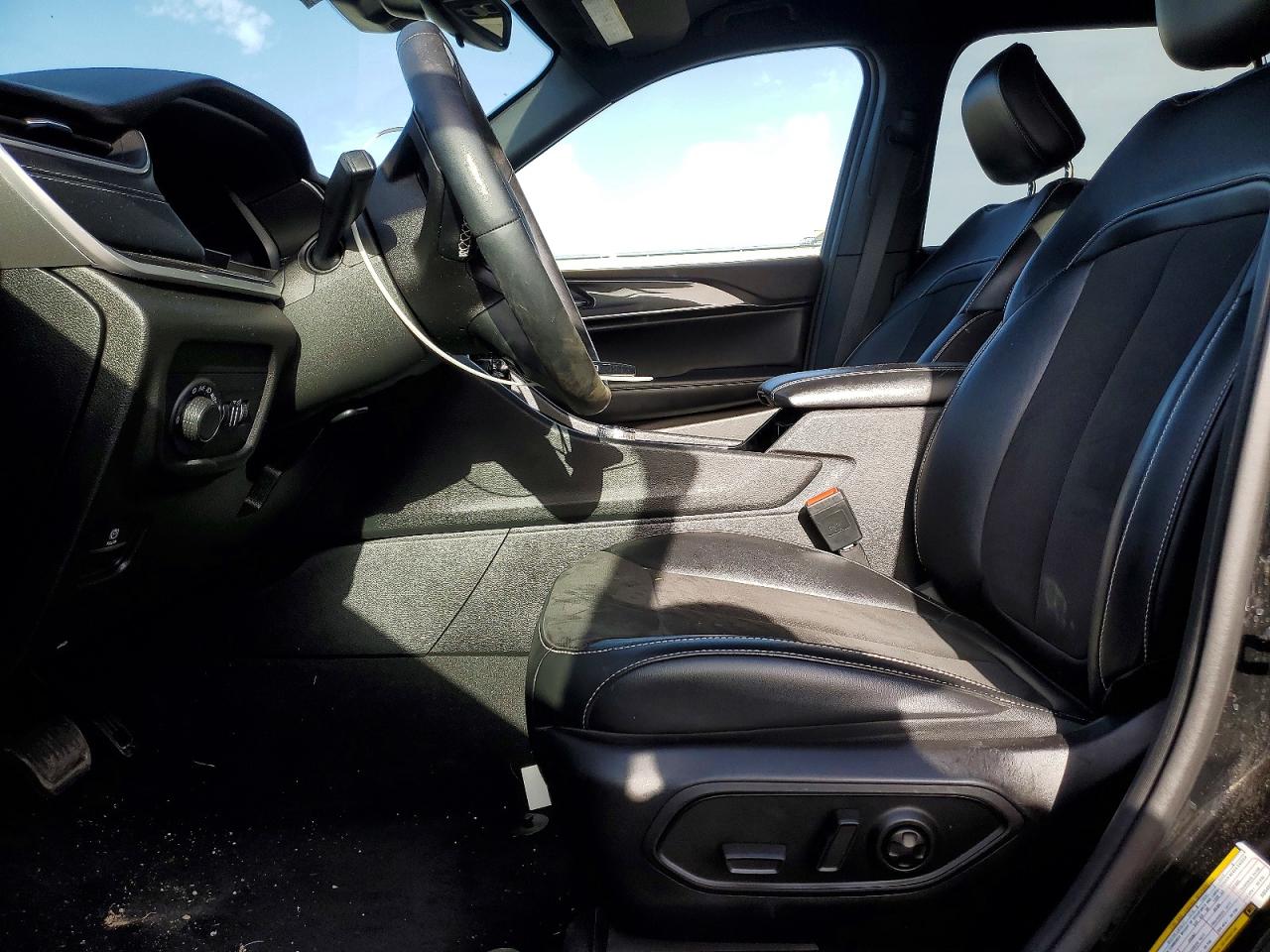 2022 JEEP GRAND CHEROKEE L LAREDO photo 13