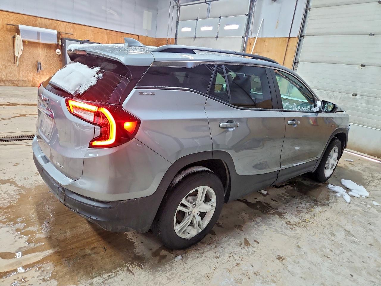 2024 GMC TERRAIN SLE photo 5