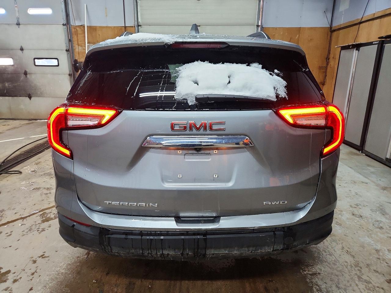 2024 GMC TERRAIN SLE photo 11
