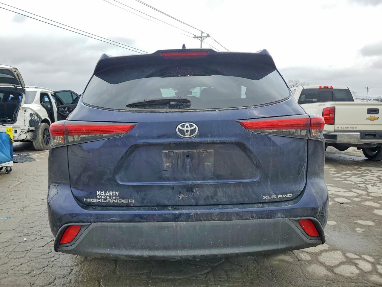 2021 TOYOTA HIGHLANDER XLE photo 11